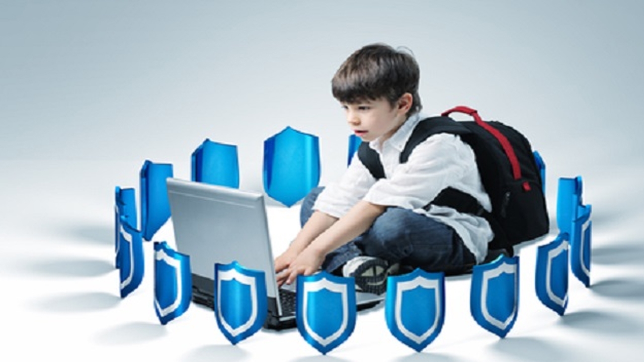 چطور محیط اینترنت را برای کودکان امن کنیم؟