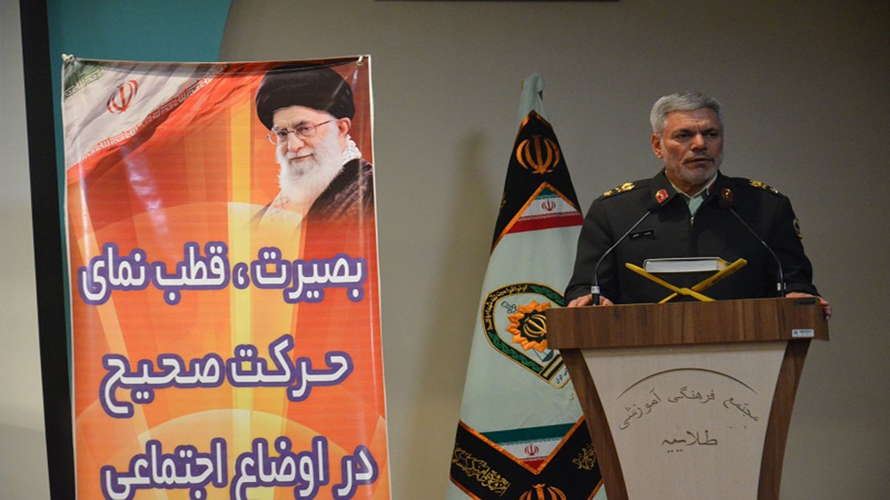 ما برای ارتقای امنیت، دست دوستی به سران طوایف می‌دهیم