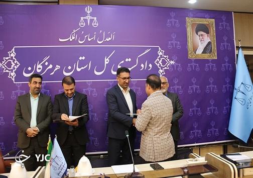 برگزاری مراسم تحلیف ۱۲ نفر از داوران حرفهای دادگستری استان هرمزگان برگزاری مراسم تحلیف ۱۲ نفر از داوران حرفهای دادگستری استان هرمزگان