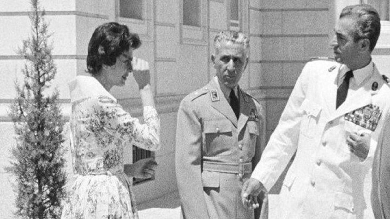 شاهی که فرار کرد و همسرش را جا گذاشت!