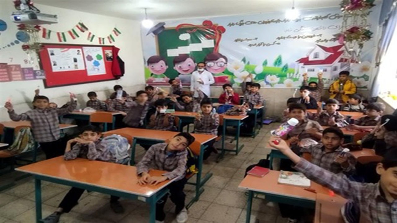 ارائه خدمات رایگان دندانپزشکی در مدارس لامرد