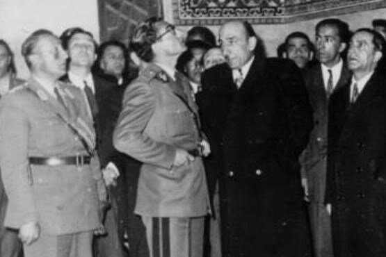 تهرانی در کنار پهلوی پسر