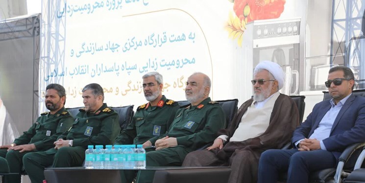 آیین اهدای ۱۳۱۳ سری جهیزیه به نوعروسان نیازمند در بندرعباس آیین اهدای ۱۳۱۳ سری جهیزیه به نوعروسان نیازمند در بندرعباس