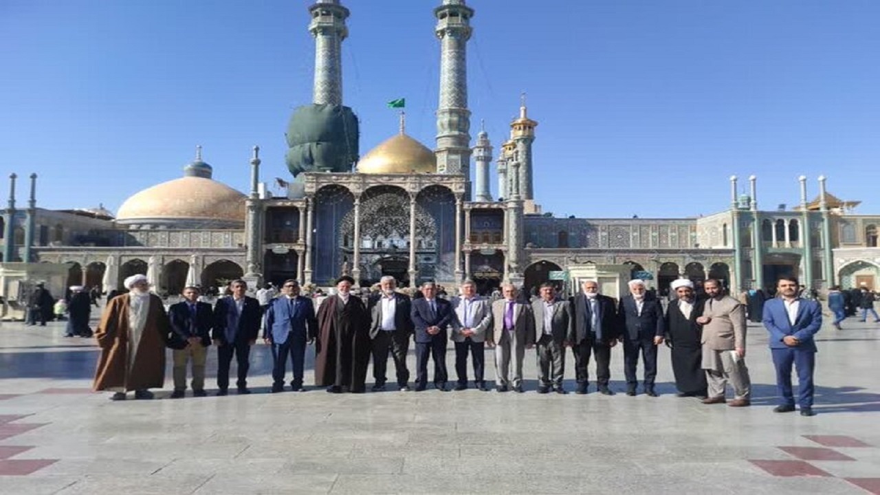رئیس کمیسیون آموزش عالی پاکستان به زیارت حضرت معصومه (س) مشرف شد