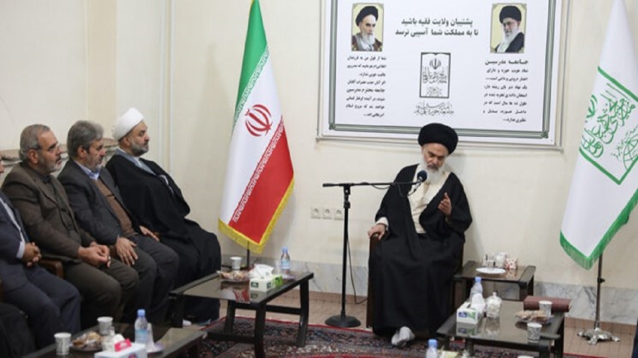 احزاب سیاسی در موضوع حفظ نظام با یکدیگر هم‌افزایی داشته باشند