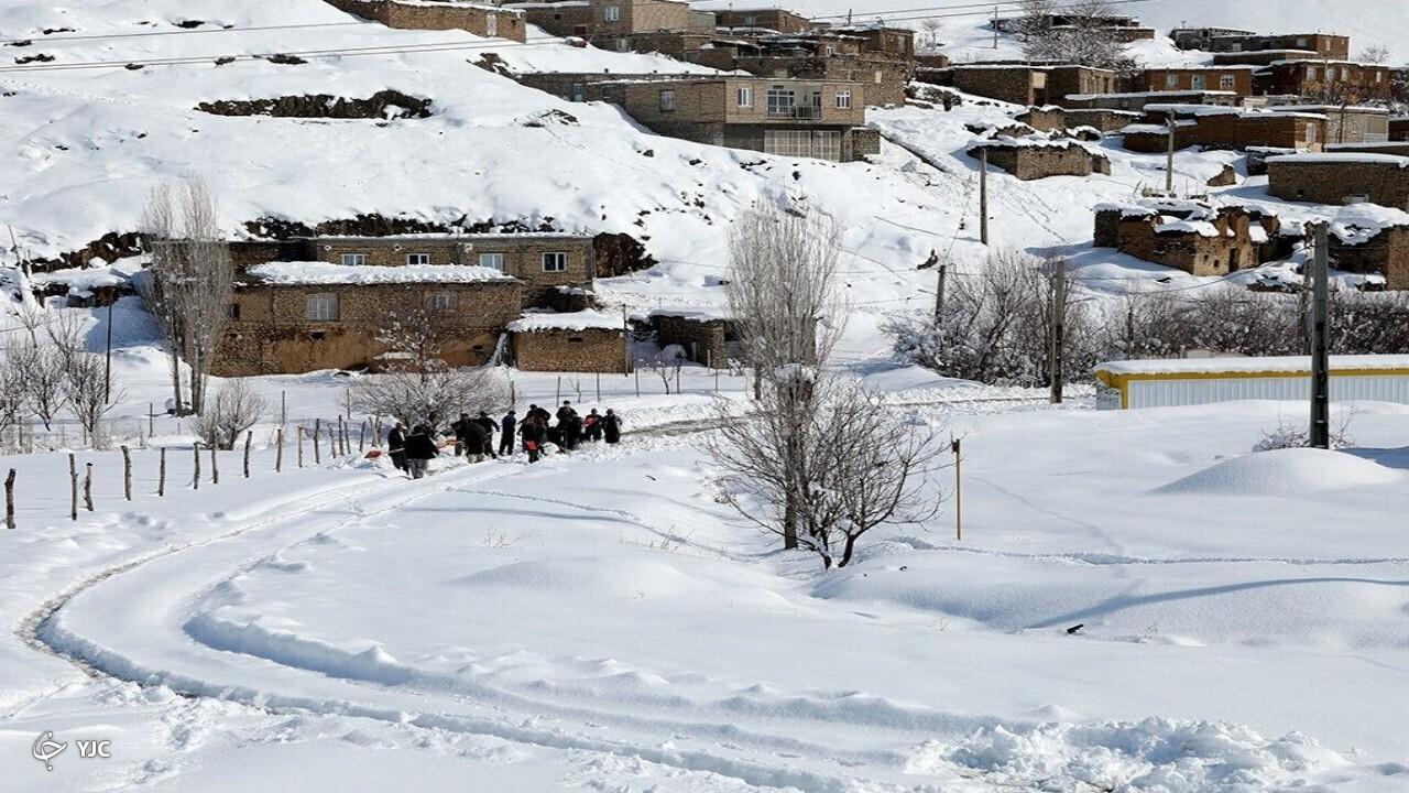 اهالی ۴ روستای پیرانشهر همچنان محصور در برف هستند