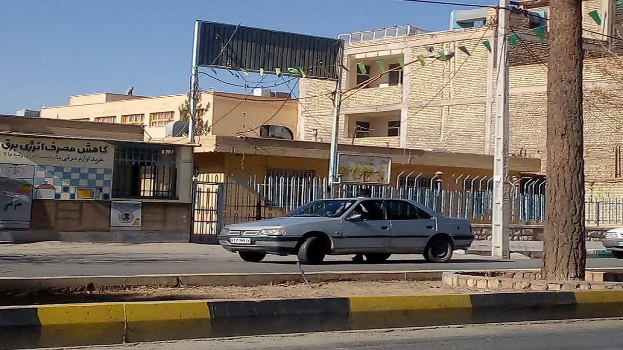 تعطیلی طولانی مدت ساختمان اداره برق دولت آباد دغدغه شهروندان شد + تصاویر