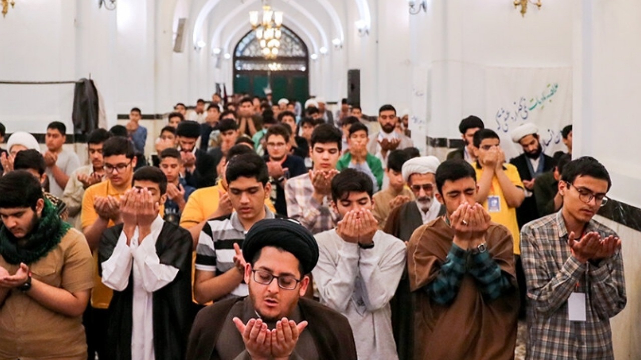 حدود ۶۰ درصد معتکفان را جوانان و نوجوانان تشکیل می‌دهند