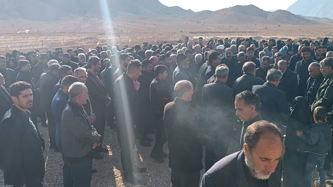 حضور باشکوه مردم در مراسم تشییع مادر شهید
