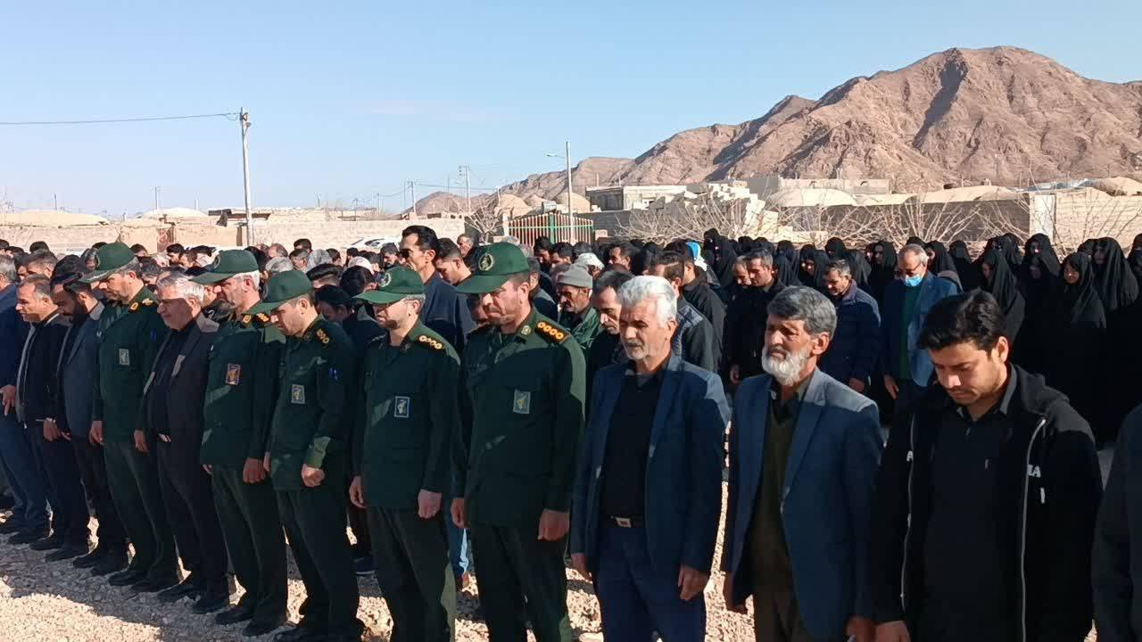 حضور نظامیان در مراسم تشییع