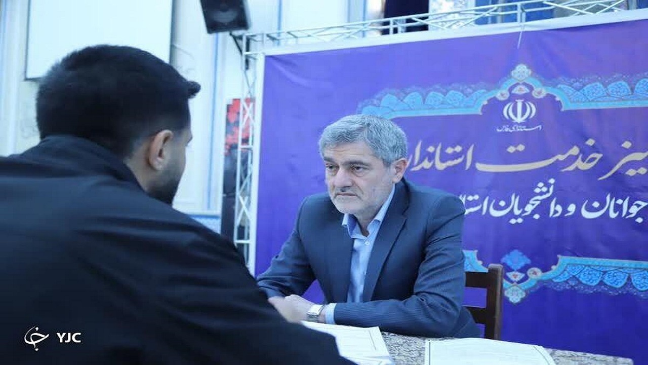 سیزدهمین میز خدمت استاندار فارس ویژه جوانان و دانشجویان برگزار شد