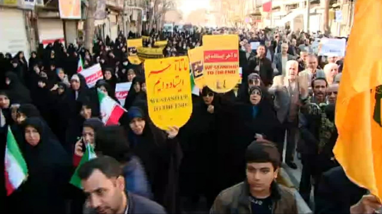 راهپیمایی مردم قزوین در حمایت از اقدام سپاه در انتقام از گروهک‌های تروریستی