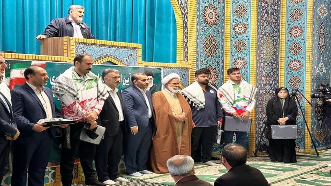برگزاری آیین اهدای هدایای رهبر معظم انقلاب به قهرمانان و مدال آوران استان کرمانشاه