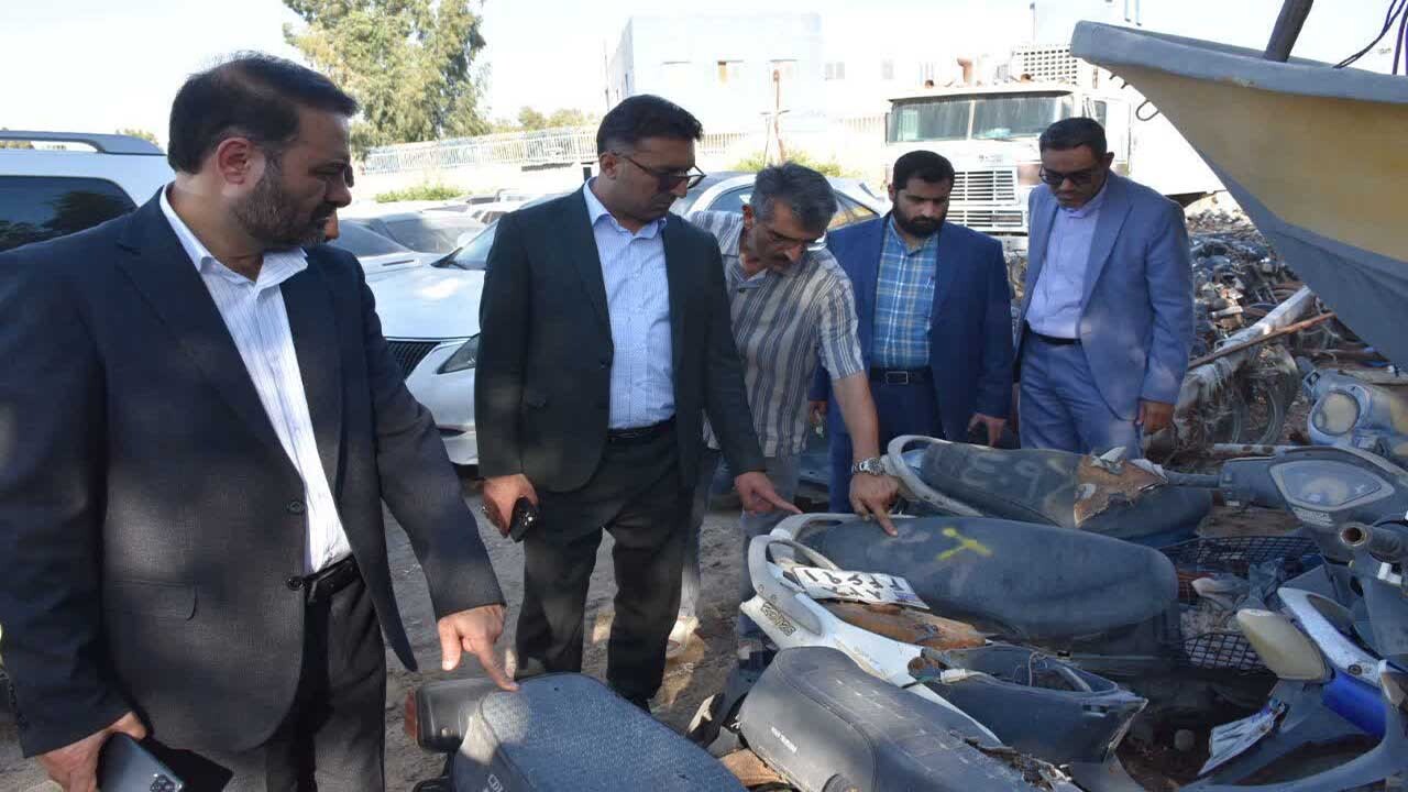 فروش ۷۴ میلیاردی مزایده خودروها و موتورسیکلت‌های توقیفی در استان هرمزگان +عکس
