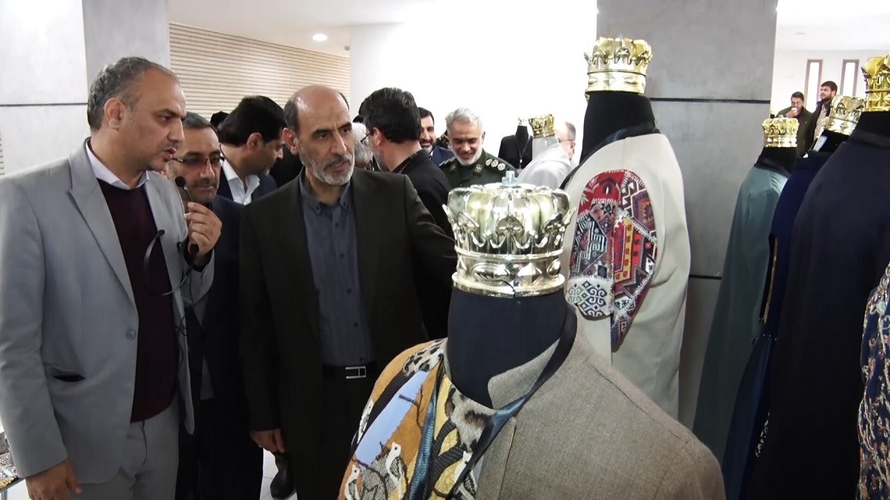 گشایش نمایشگاه آثار منتخب چهارمین رویداد ملی و فرهنگی فردخت