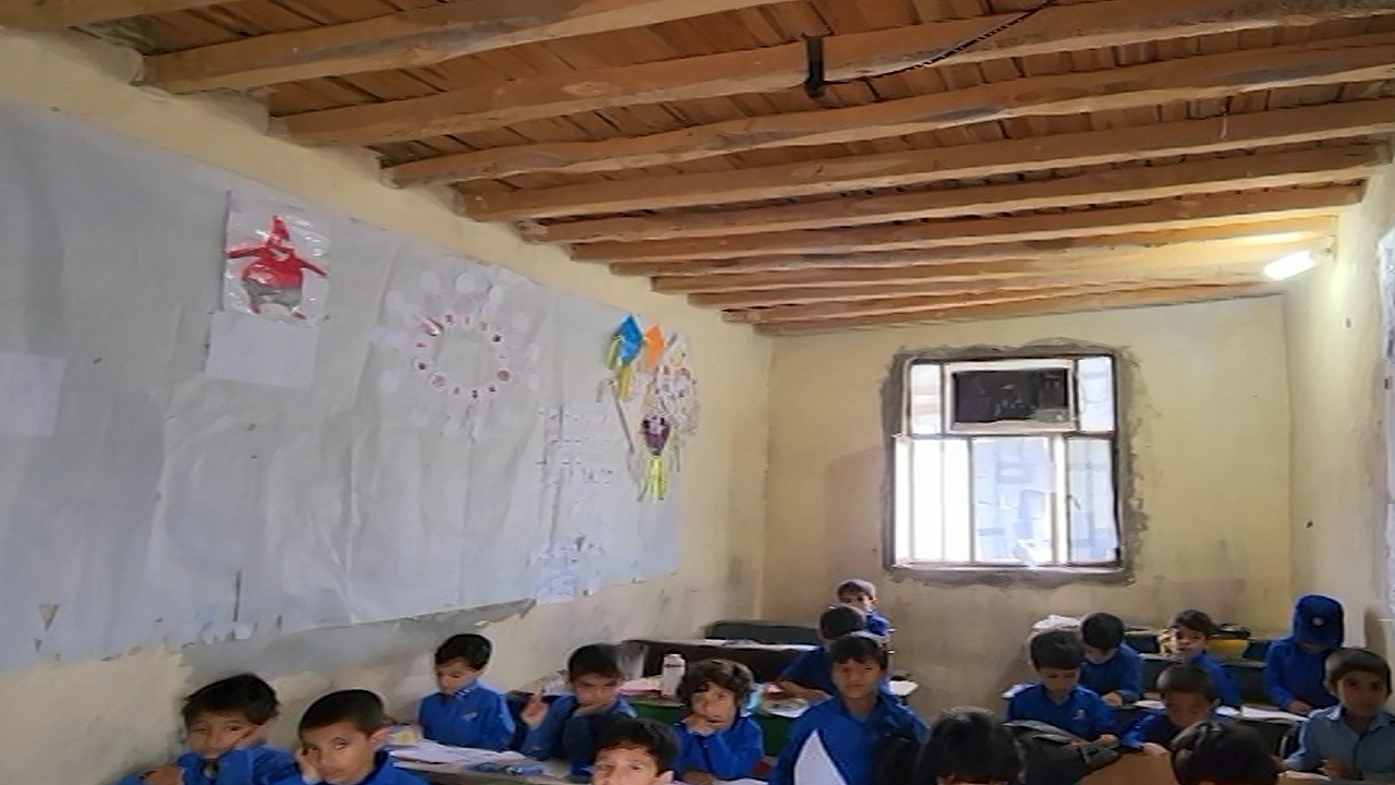 دانش آموزان روستای مجتمع امام توکهور و هشتبندی نیازمند فضای آموزشی ایمن + فیلم