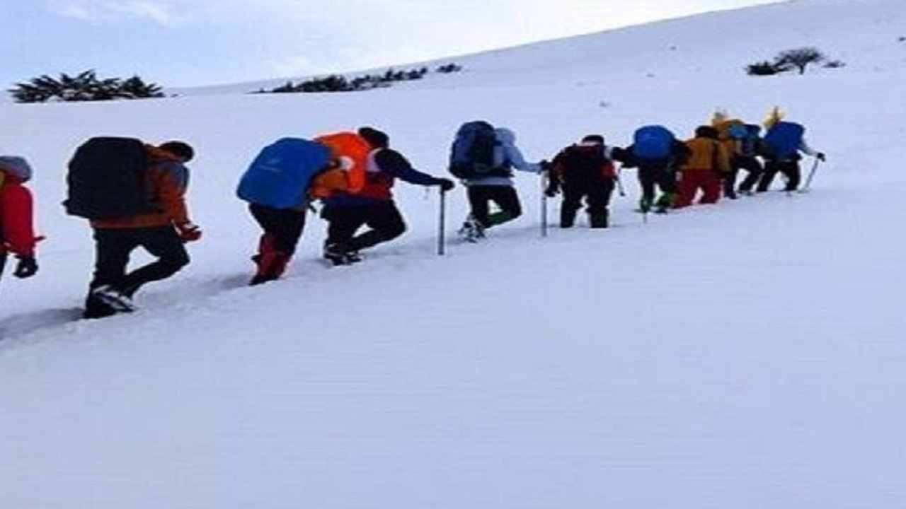 نجات سه کوهنورد گم شده در ارتفاعات شاه جهان اسفراین
