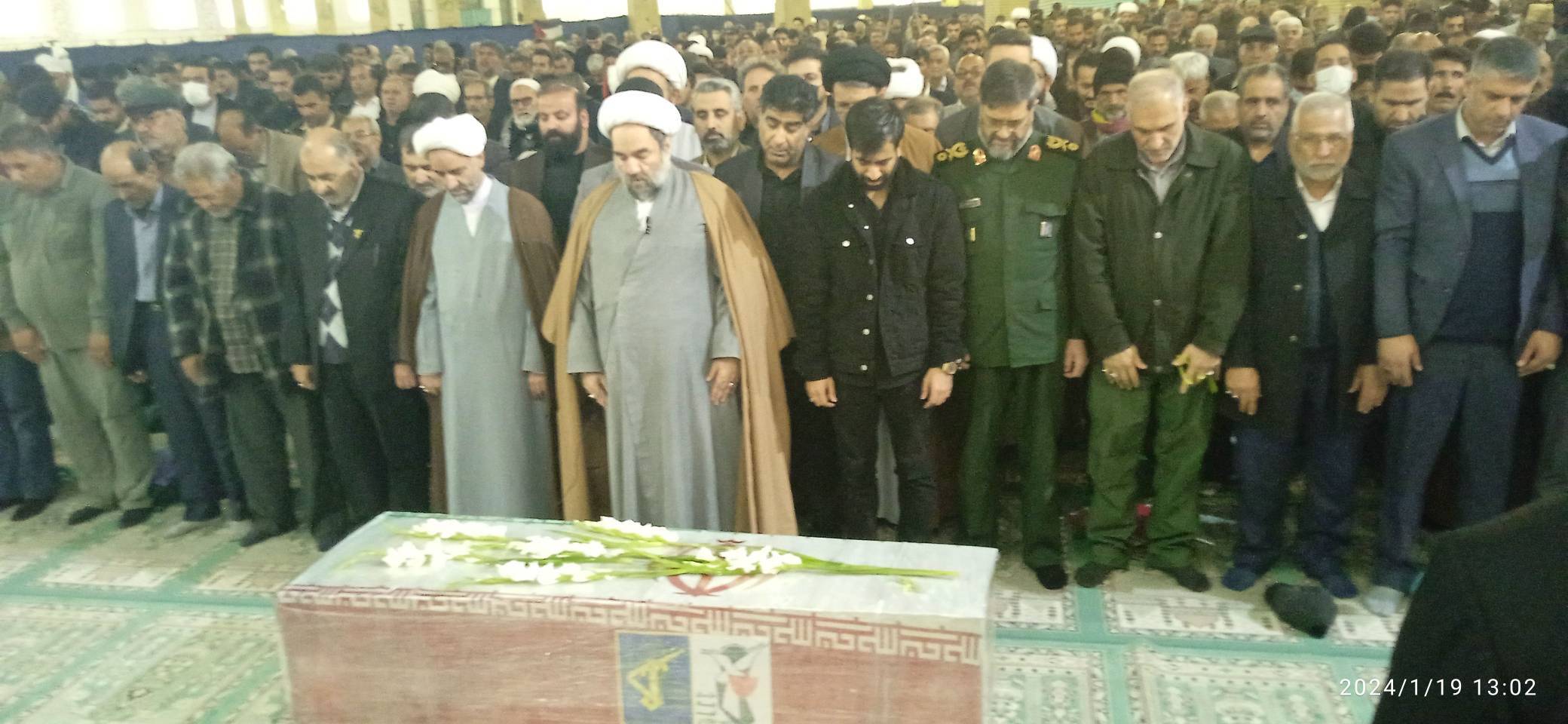 نماز بر پیکر شهید