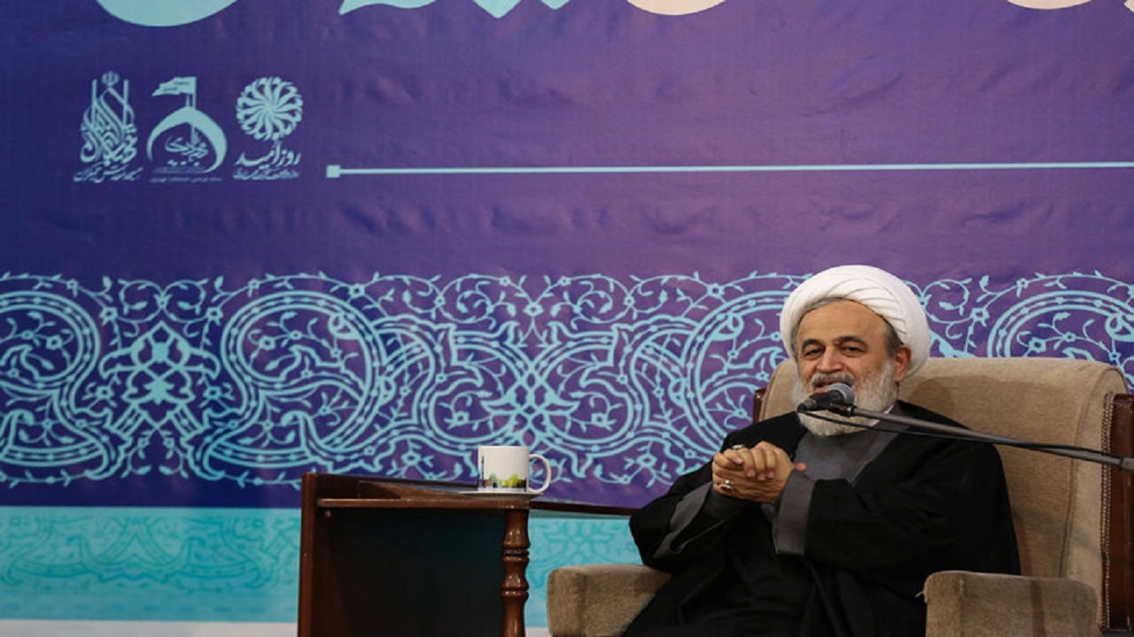 حضور مردم در جشن نیمه شعبان مسجد جمکران قدرت آفرین است
