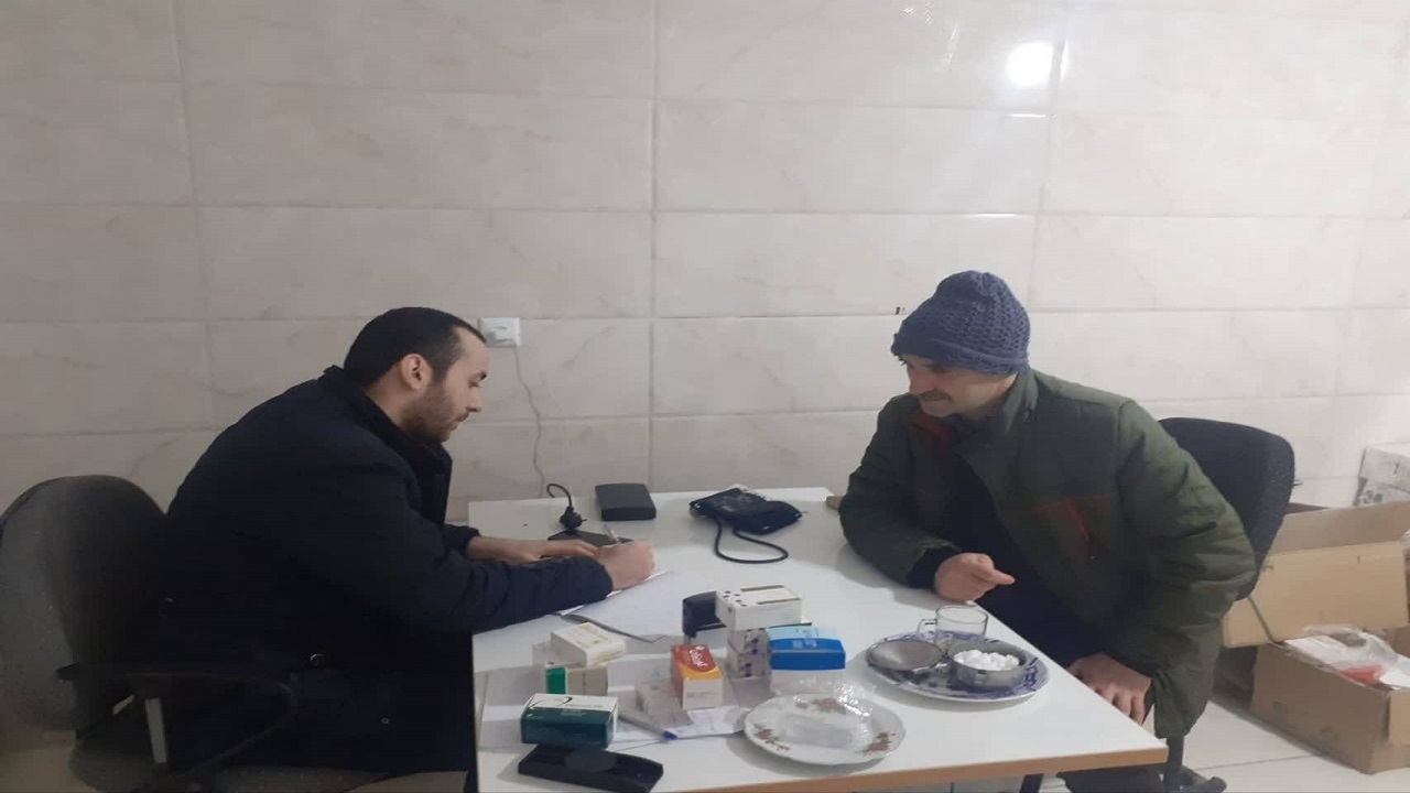 خدمت رسانی گروه جهادی حاج قاسم سلیمانی به بیماران در خوی + تصاویر