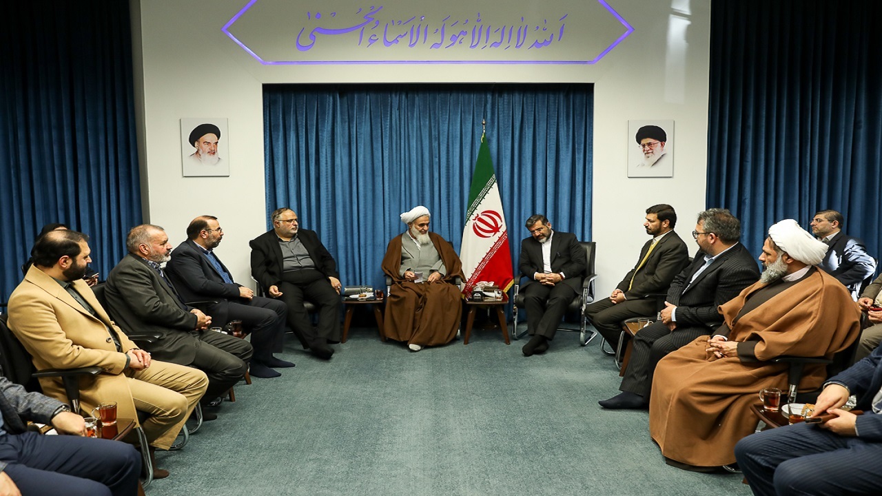 معنویت، عرفانی بودن و قداست هنر باید حفظ شود