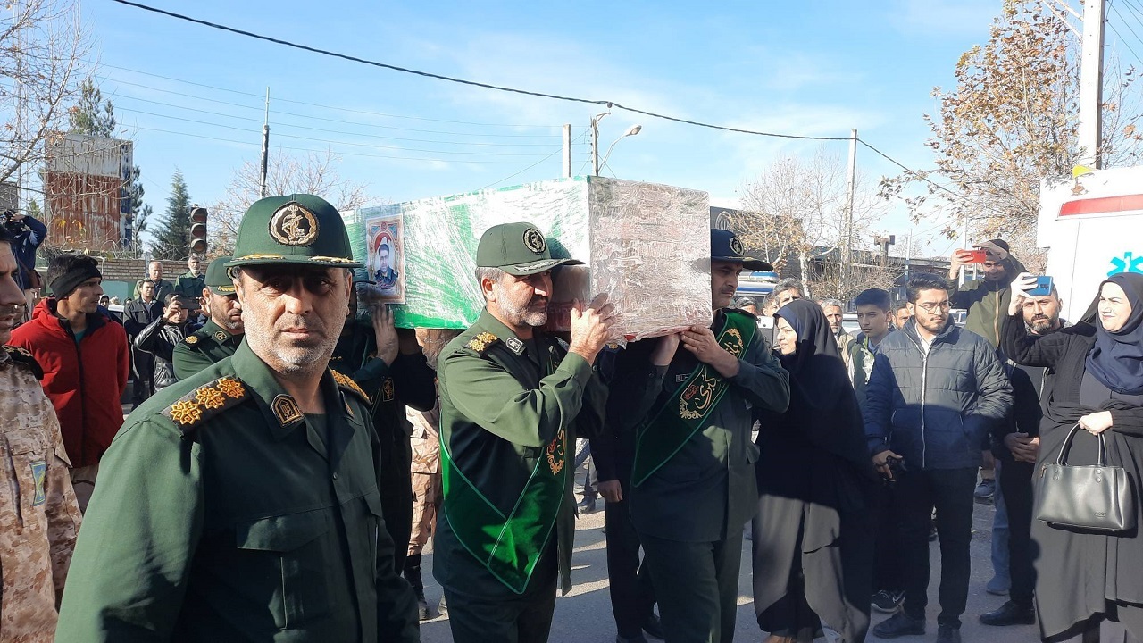 پیکر شهید حمله تروریستی خاش در گلزار شهدای کلاله آرام گرفت