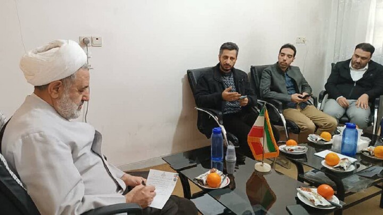 خانه مطبوعات قم برنامه‌های آموزشی برای خبرنگاران را دنبال کند