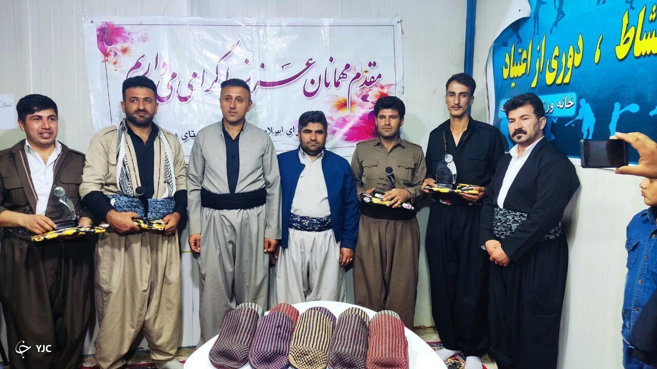تیم عبدالله آباد قهرمان مسابقات جورابین روستا‌های مهاباد شد