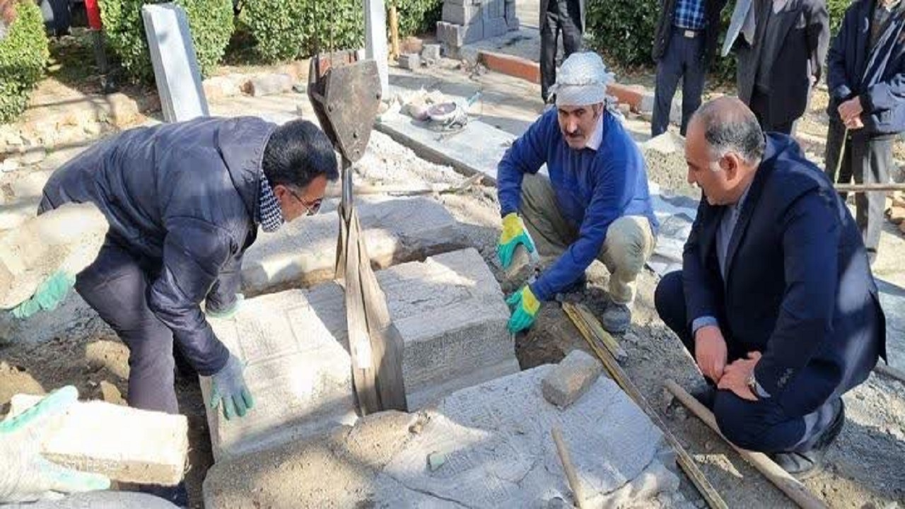 نصب دوباره سنگ قبر شیخ عبدالله راشد در اسدآباد