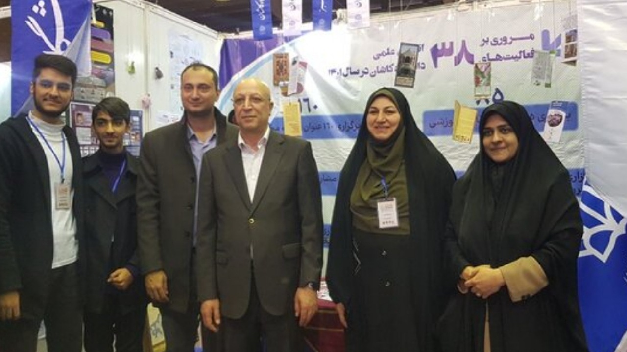 بازدید وزیر علوم از نمایشگاه جشنواره حرکت/ جای خالی ۱۵ دانشگاه در این نمایشگاه