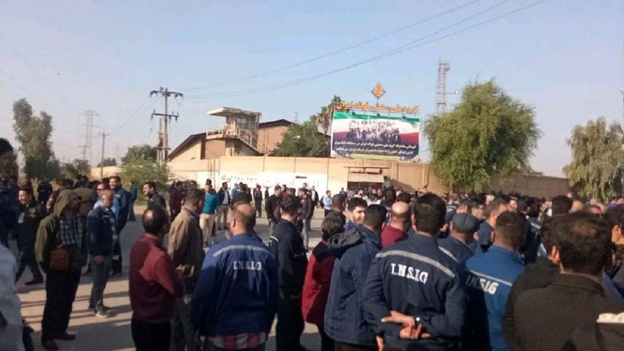 کارگران گروه ملی فولاد ایران خواستار رسیدگی به مطالبات شان شدند