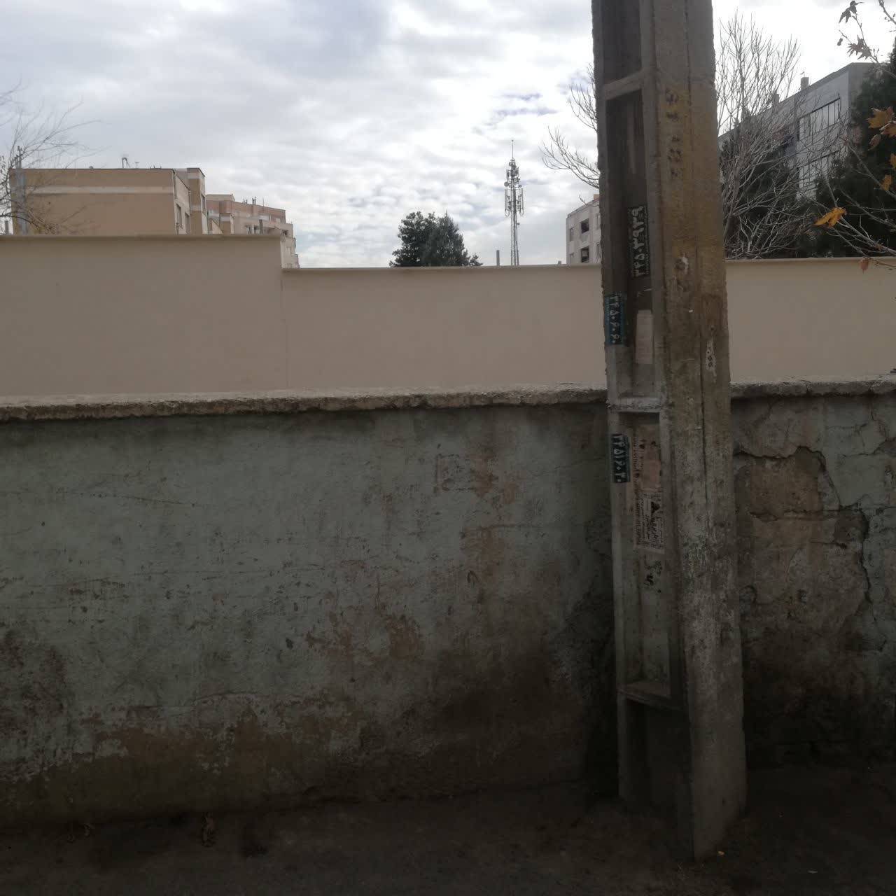 دیوار مزاحم