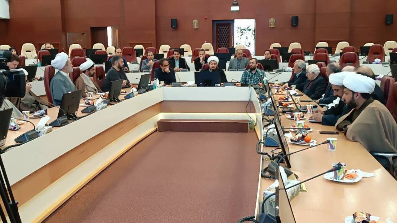 رونمایی از کتب فرهنگی با محور بیانات رهبر معظم انقلاب در مشهد