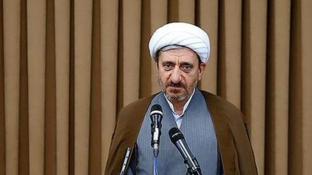 دشمن با نفوذ در روحانیت سعی در ایجاد اختلاف بین آحاد جامعه دارد