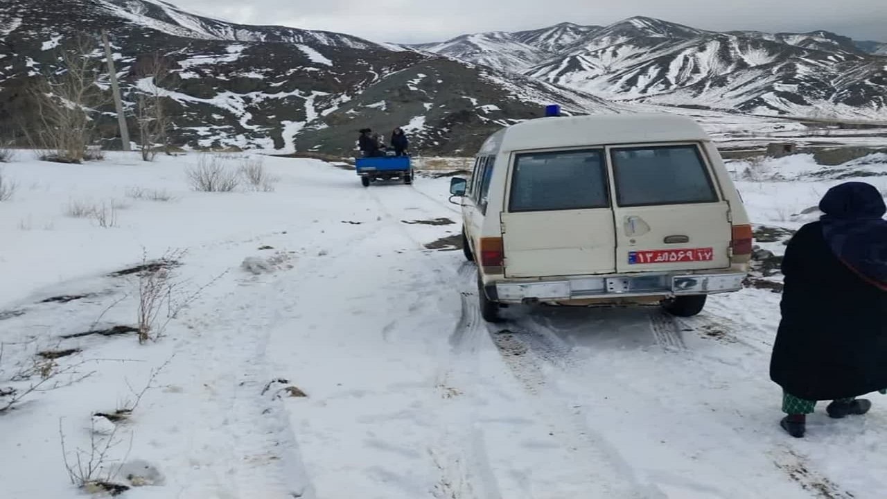 نجات مادر باردار از کولاک و برف