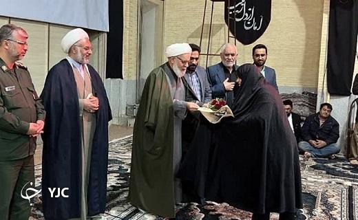 تکریم از مادران و همسران شهدا در بافق+تصویر