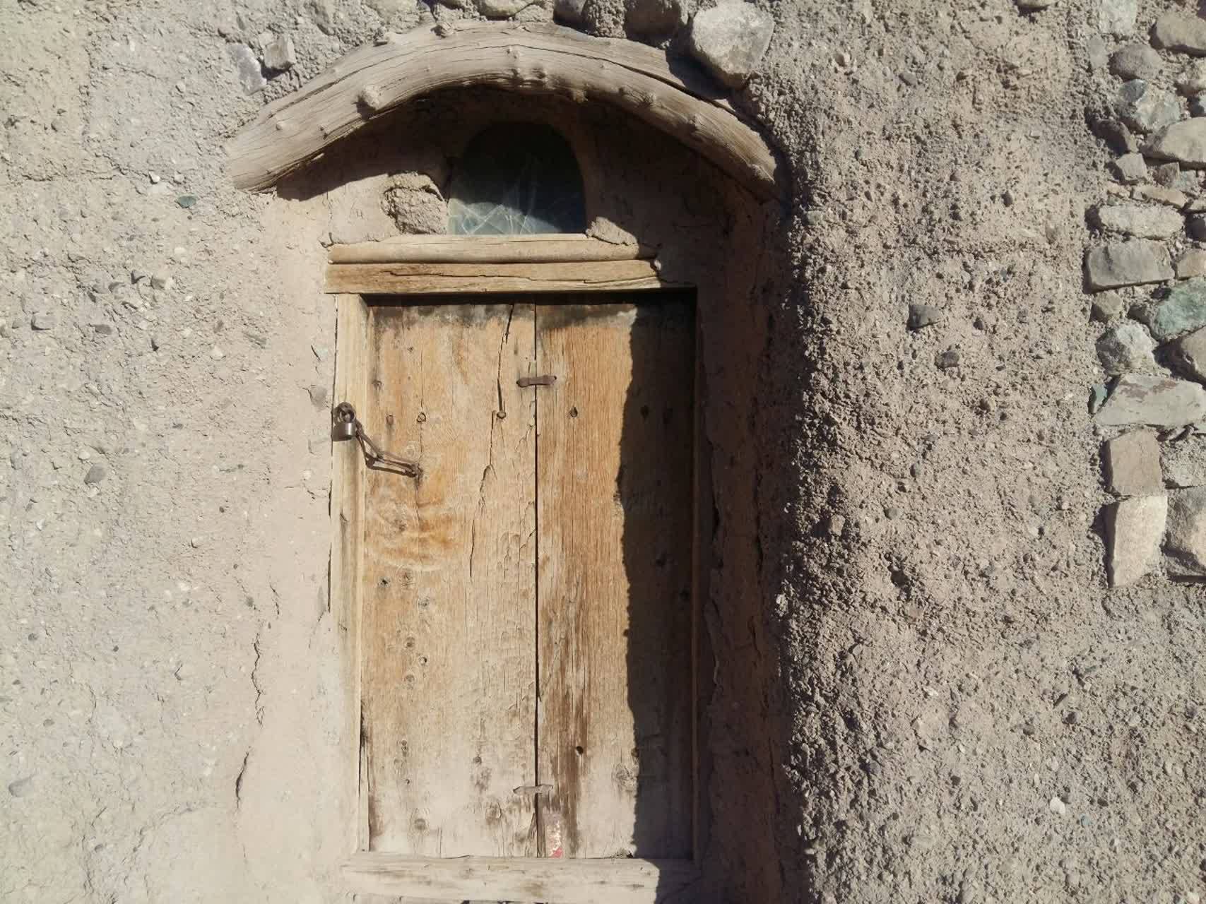 درب قدیمی خانه