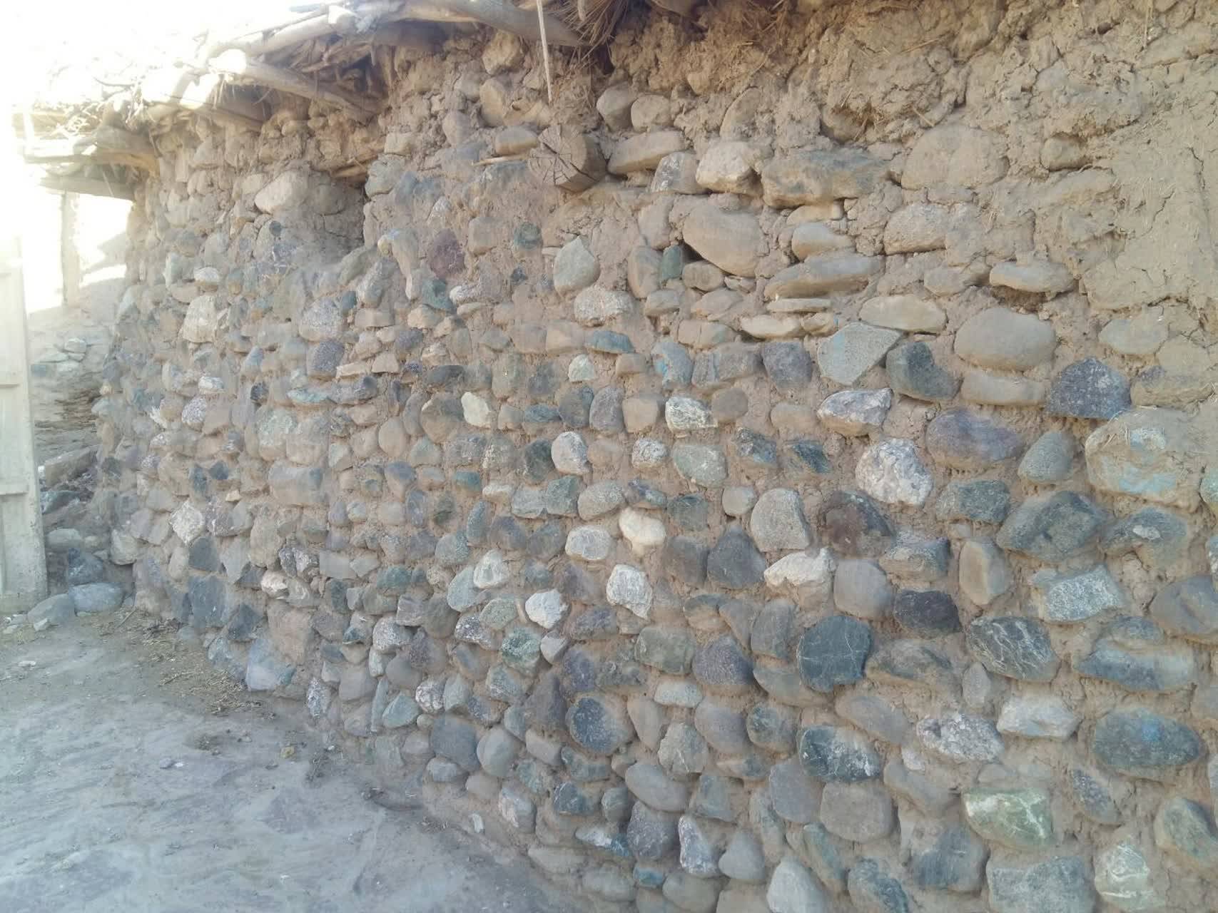 دیوارهای سنگی