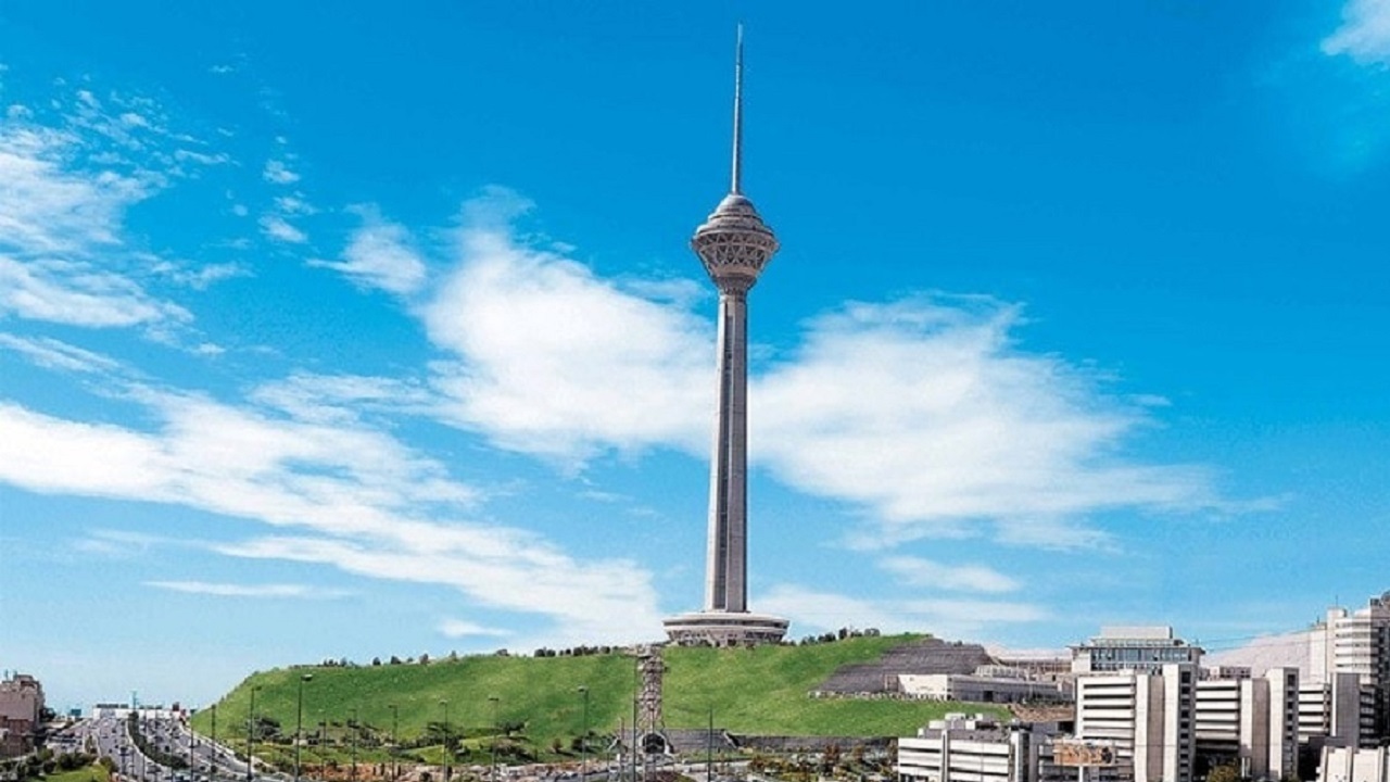 گلایه شهروند تهرانی از قیمت بالای پارکینگ برج میلاد + تصویر