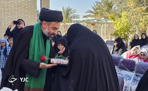 احترام کادر درمان بافق به شهید گمنام+تصویر