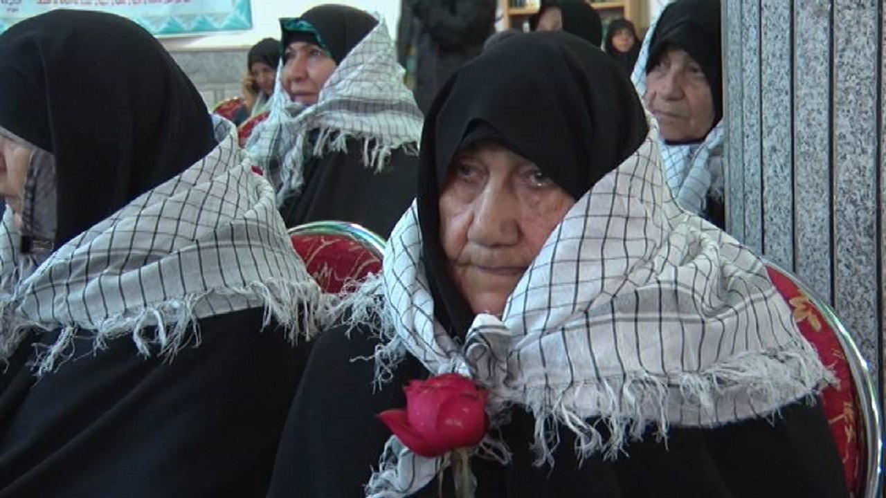 بزرگداشت مادران و همسران شهدا در سمنان