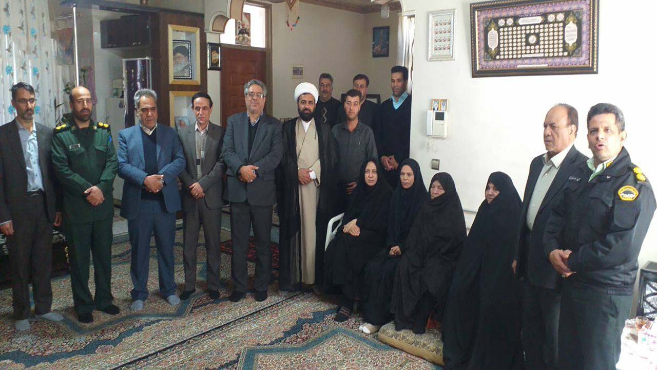 دیدار مسئولان کوهبنان با خانواده جانباز شهید
