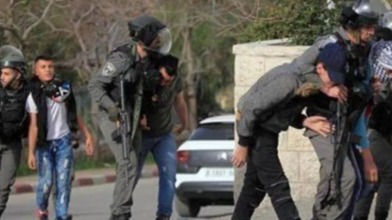 شهرک نشینان رژیم اسرائیل ۳۶۷ بار به فلسطینیان در کرانه باختری حمله کرده‌اند