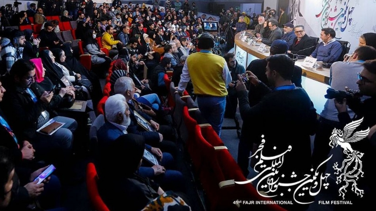 ۱۰۳۲ نفر از اهالی رسانه متقاضی حضور در جشنواره فیلم فجر۴۲ هستند