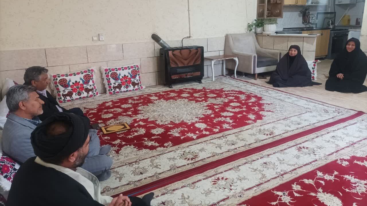 آیین تکریم از مادر شهید محمد باقری در استان فارس