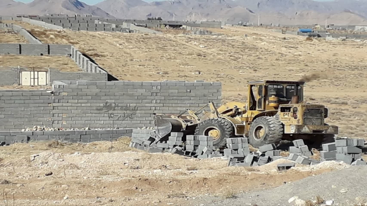 قلع و قمع ۶۳ فقره تغییر کاربری غیرمجاز در اراضی کشاورزی شهرستان بروجن + تصاویر