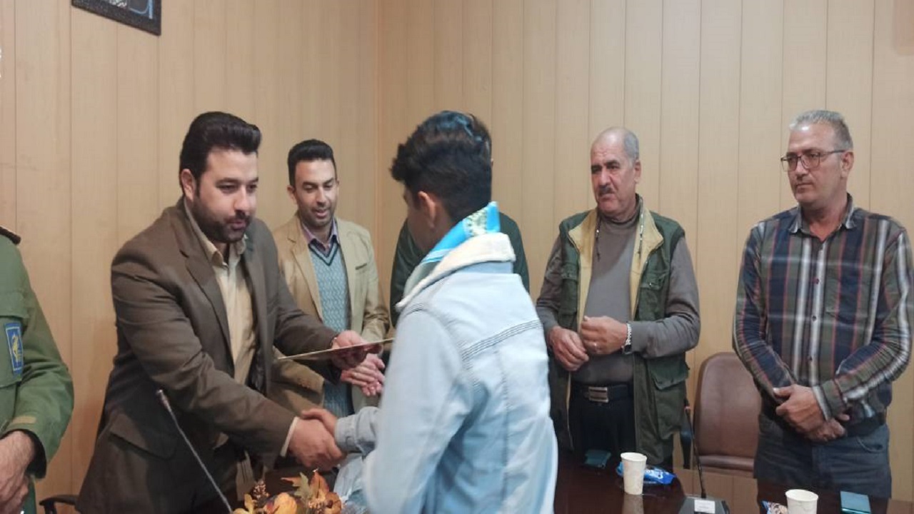 تجلیل از مدال آوران مسابقات ورزشی در شهرستان جویم به روایت تصاویر