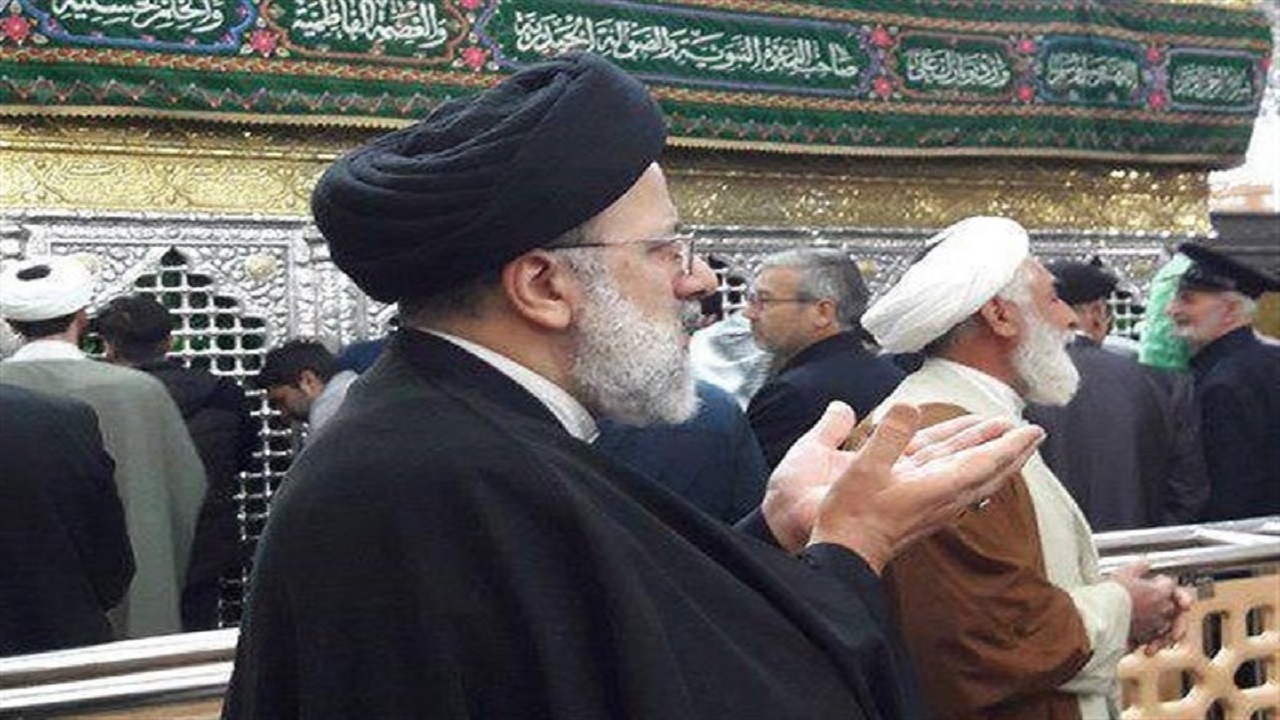 رئیس جمهور حرم حضرت معصومه (س) را زیارت کرد