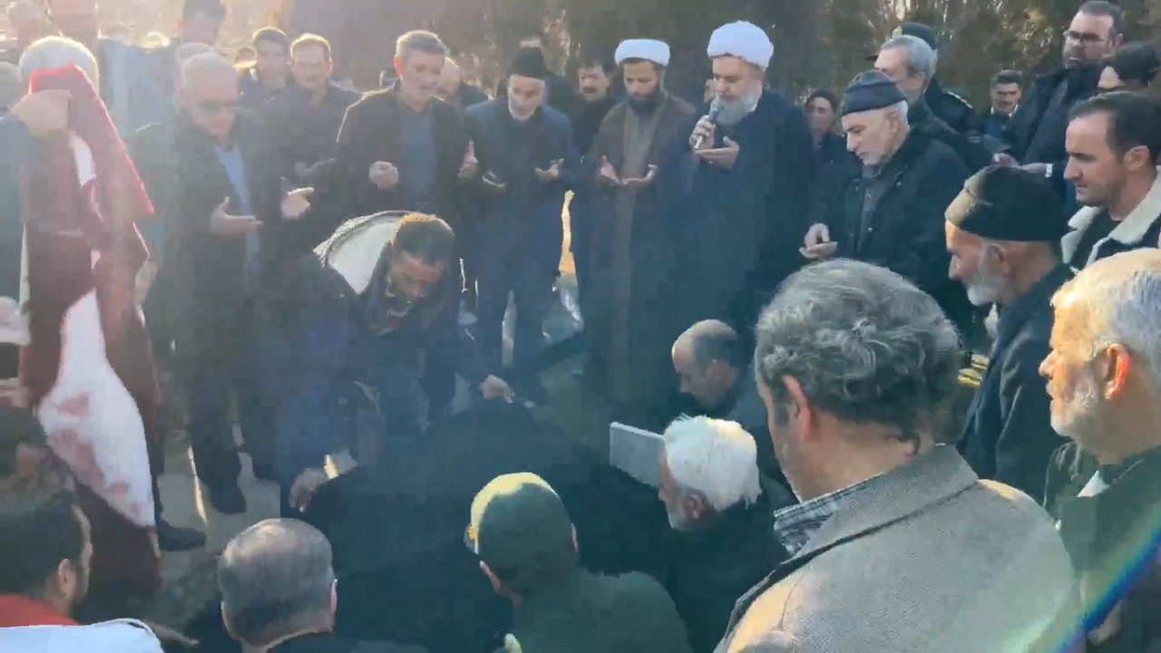 تشییع و خاکسپاری پدر شهید در روستای الماس بخش تسوج