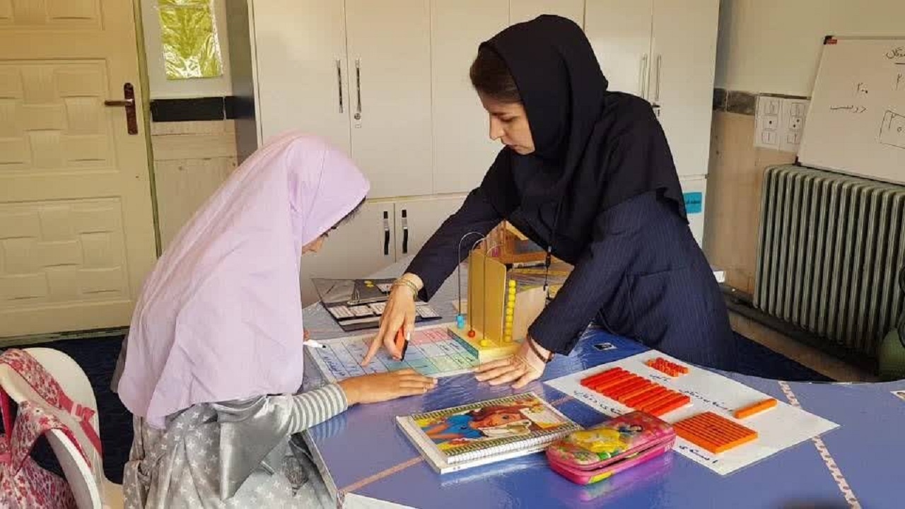 دانش آموزان با نیازهای ویژه چشم انتظار کمک خیرین